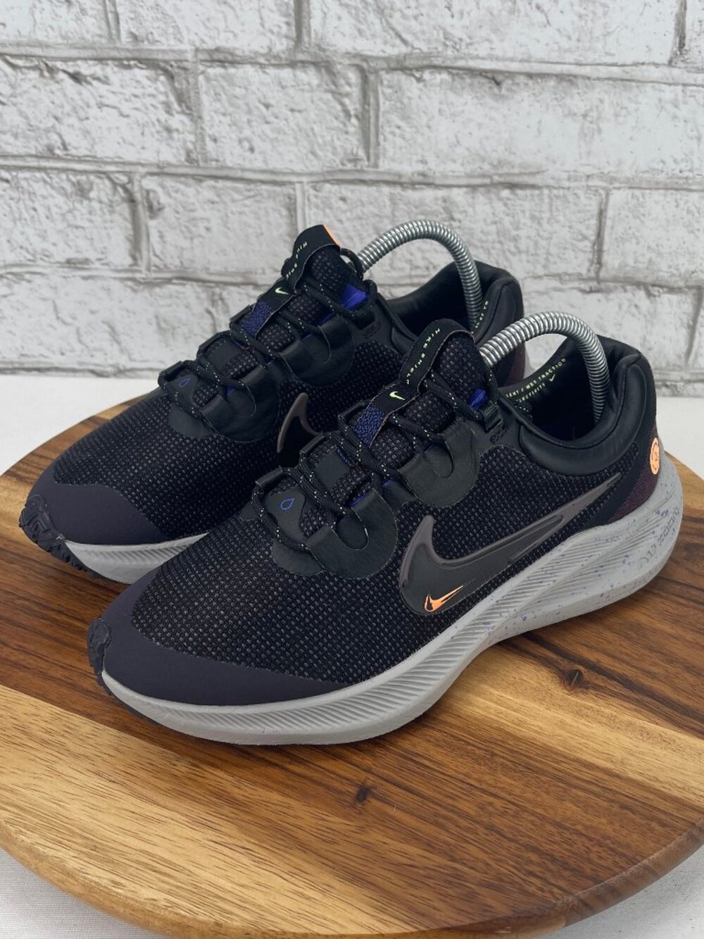Nike Winflo 8 Shield DC3730-002 Womens Sz. 8.5 Black Atomic Orange Running Shoes